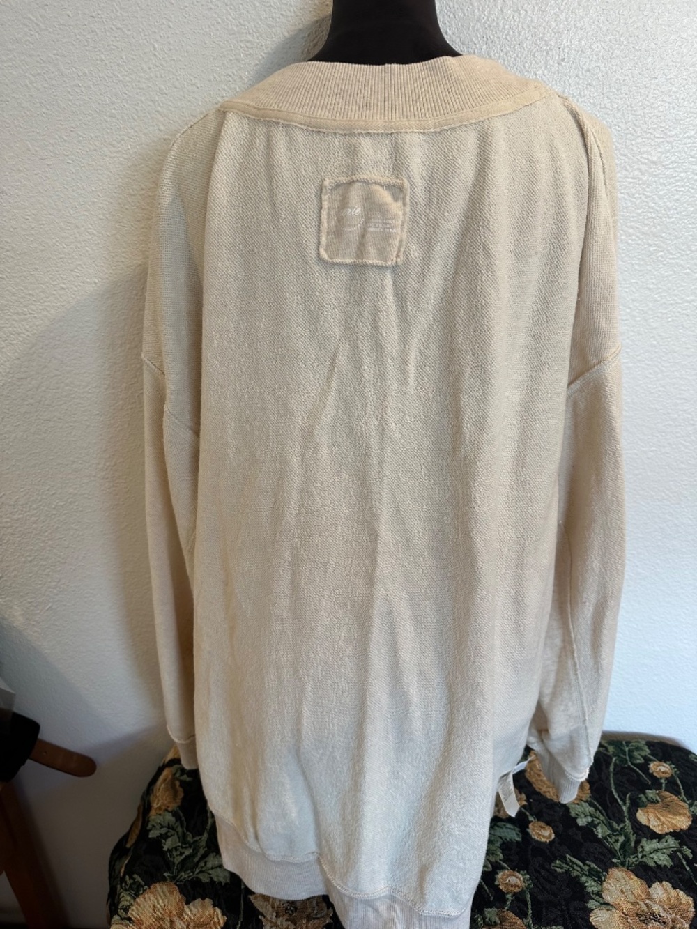 NWT. Aerie oversized deep v-neck sweatshirt. XL - Picture 5 of 8